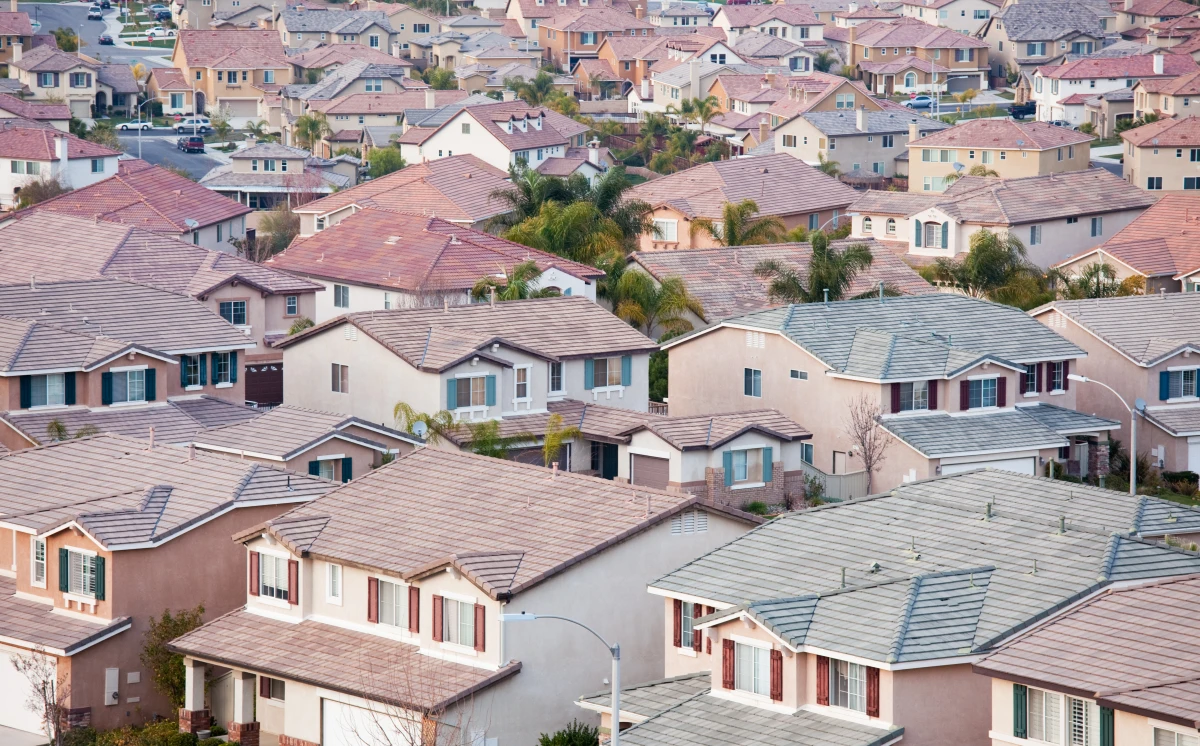 Litiges de voisinage : Comment résoudre les conflits et préserver la paix dans votre quartier